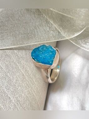 925 Sterling Silver, natural Raw Blue Apatite Ring, US: 8, NWT “VIBES”